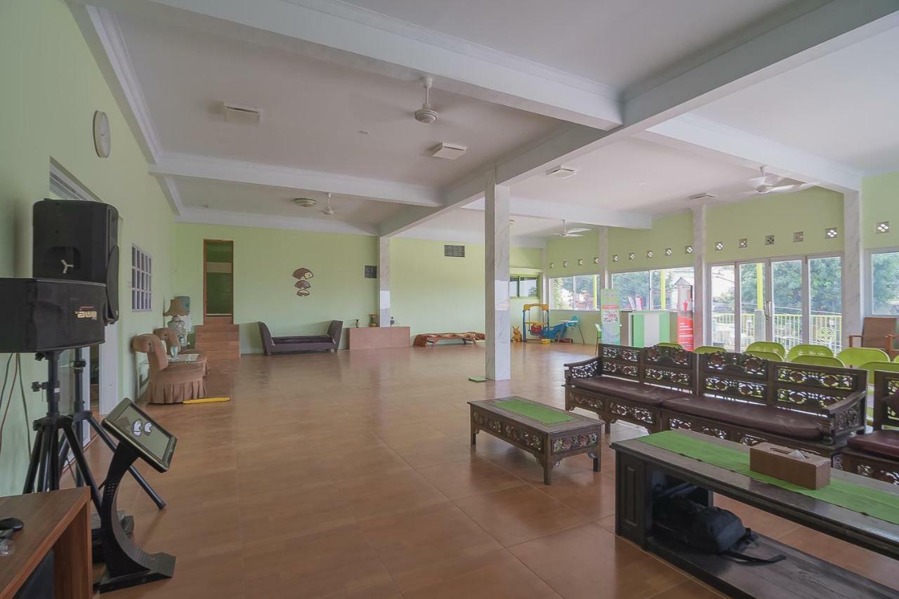 Reddoorz Syariah Near Museum Wisma Karya Subang Ngoại thất bức ảnh