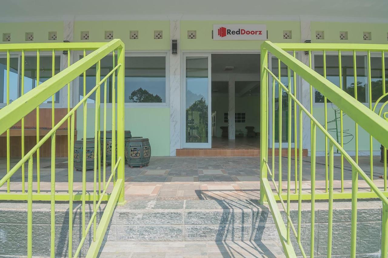 Reddoorz Syariah Near Museum Wisma Karya Subang Ngoại thất bức ảnh